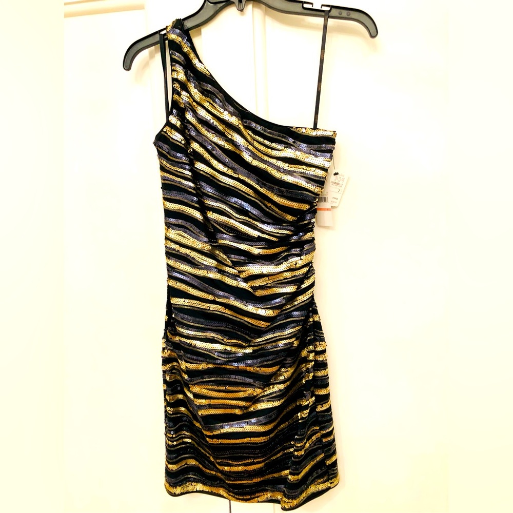NWT Laundy Evening Cocktail Off Shoulder Dress
